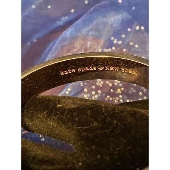 EUC Kate Spade Punched out Spade Black/Goldtone Hinged Bangle Bracelet size 6.75 - Picture 9 of 12